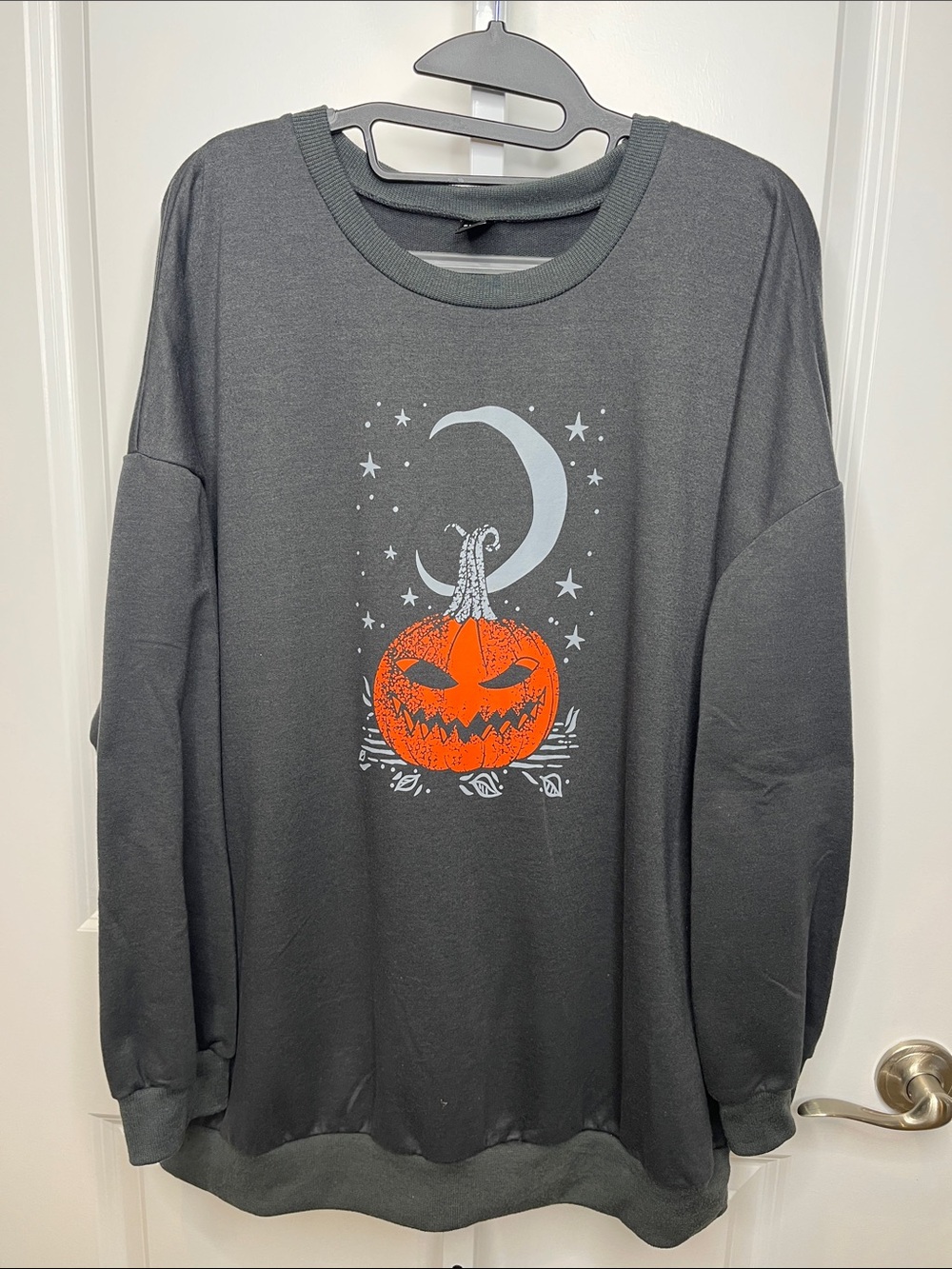 SHEIN Dark Gray Crewneck Sweatshirt with Orange Pumpkin Graphic Men’s XL